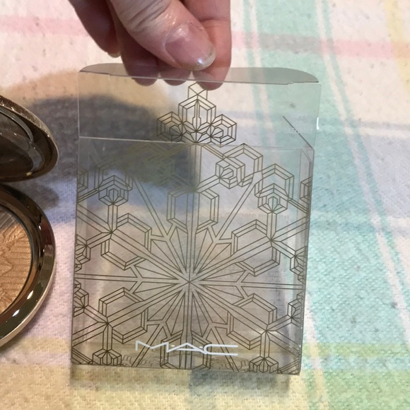 LIMITD EDITION MAC HAPPY GO DAZZLINGLY HIGHLIGHTER - Picture 4 of 6